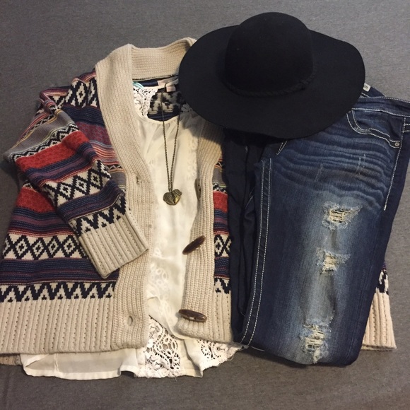 Oversized Aztec Sweater - Picture 2 of 2
