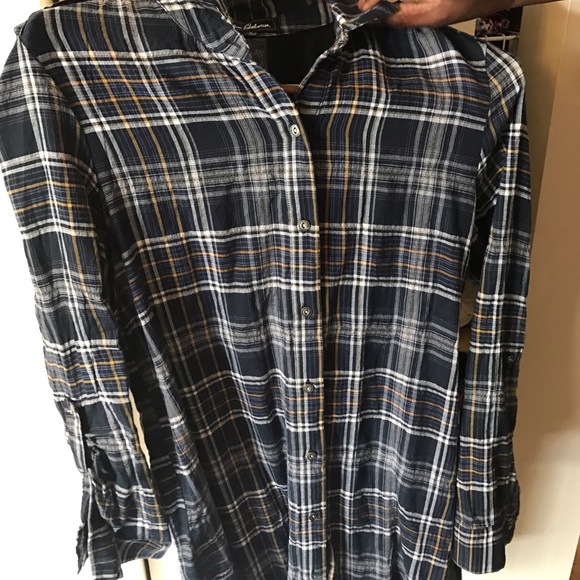 Sam Edelman width 18 and length is 34 inches. - Picture 2 of 2