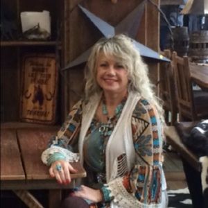 Meet your Posher, Candi