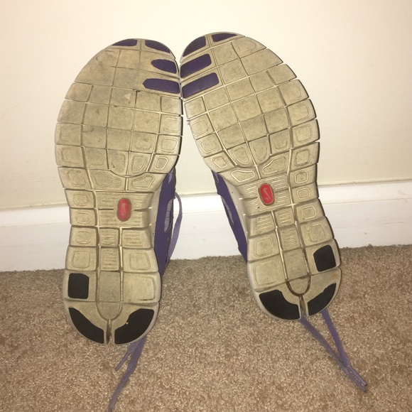 Nike Tennis Shoes - Picture 3 of 4