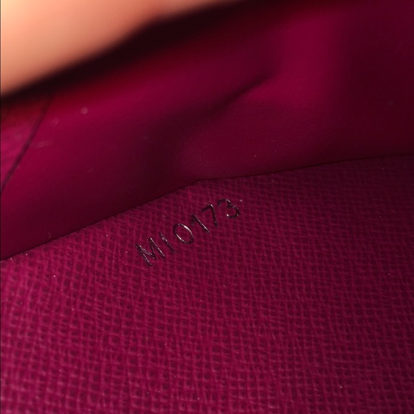 Louis Vuitton Zippy Epi Compact Wallet in Fuscia - Picture 4 of 4