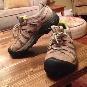 Keen hiking shoes size 9.5/10