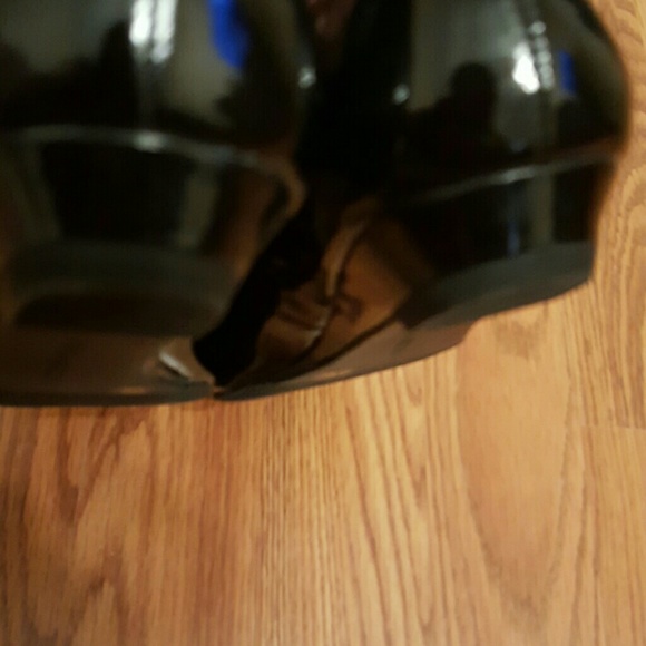 Laura Ashley patent leather shoes - Picture 3 of 4