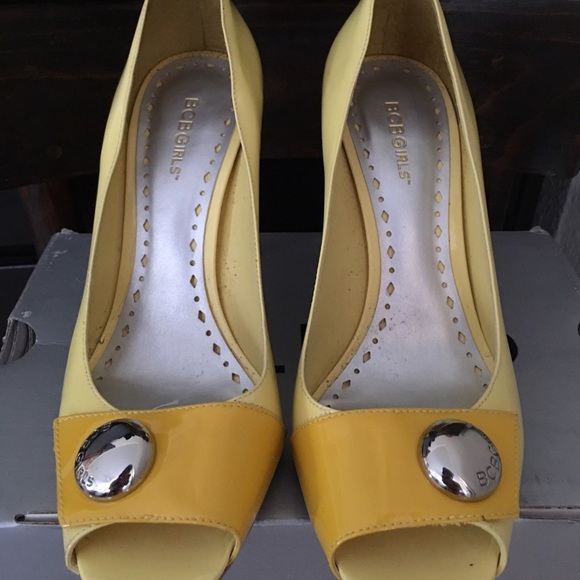 The perfect yellow peep toe