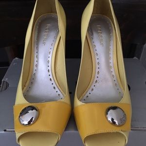 The perfect yellow peep toe