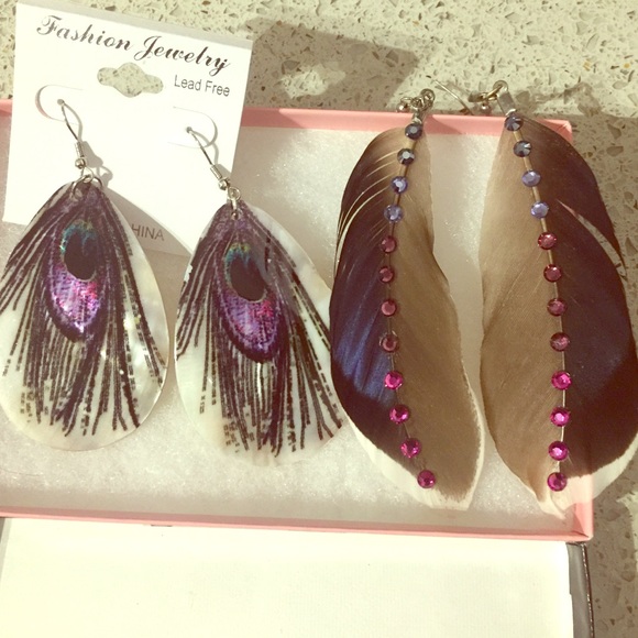 Pair of feather earrings