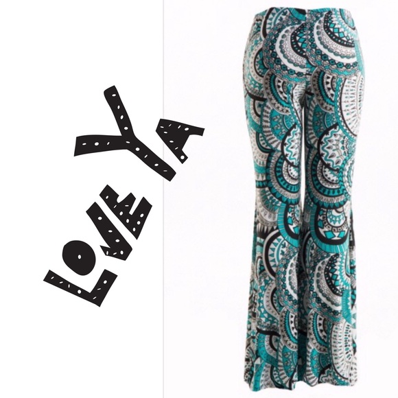 💥HOST PICK 2/18💥RETRO PRINT BELLBOTTOMS! - Picture 1 of 2