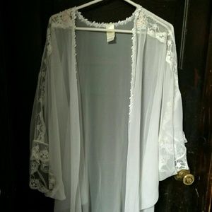 Vintage victoria's secret gown with lace details