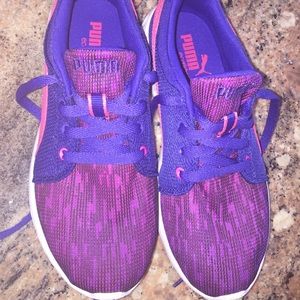 Pumas shoes size 7