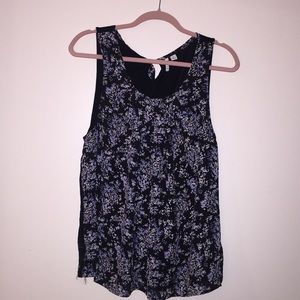 Floral Top With Bow  In The Back