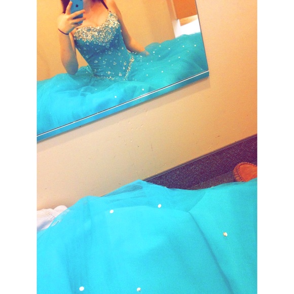 Dress - Picture 3 of 3