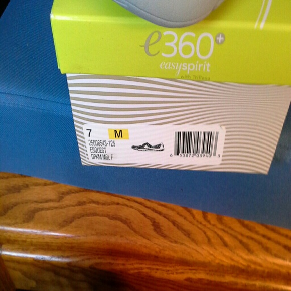 Shoes - Picture 2 of 4