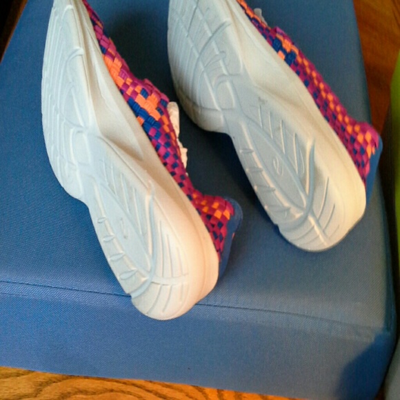 Shoes - Picture 3 of 4