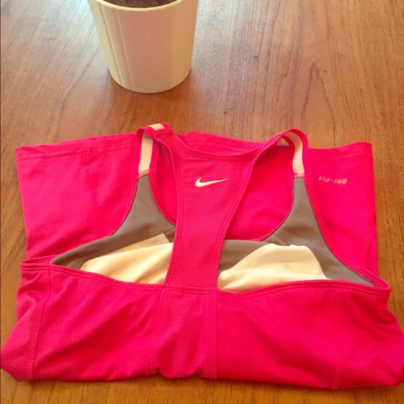 Women's Nike Workout top- NWOT- Size Small