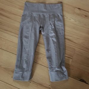 Lululemon yoga capris just below knee