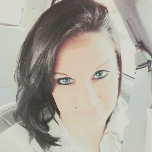 Meet your Posher, Danielle - Picture 1 of 1