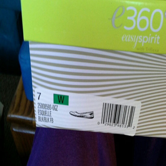 Shoe - Picture 2 of 4