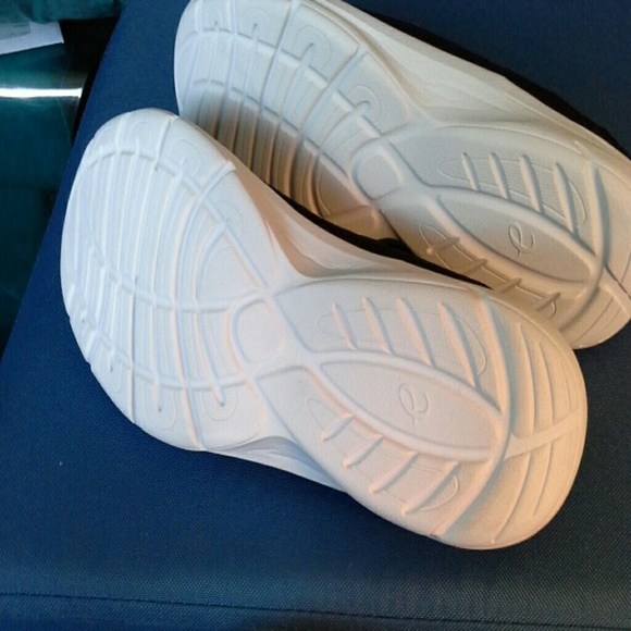 Shoe - Picture 4 of 4