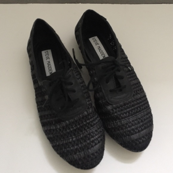 Brand new Steve Madden woven leather flats