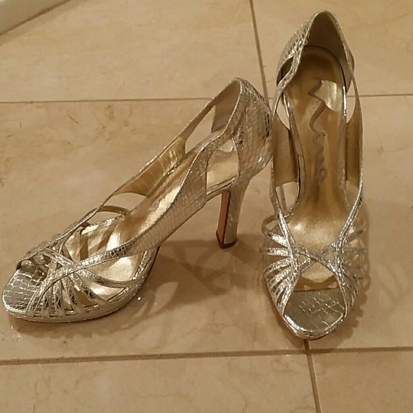 Nina Silver Pumps