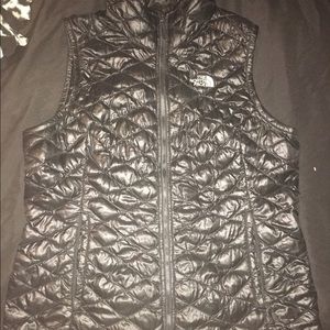 Large Women's North Face Vest
