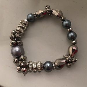 Elastic bracelet with plastic beads