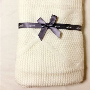 ❄️Aerie Cable Knit Blanket with Holiday Tote