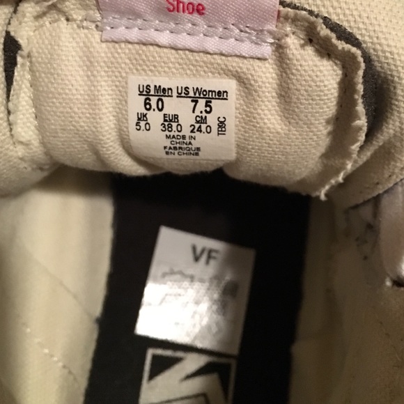 Vans - Picture 3 of 4