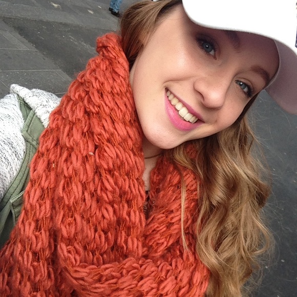 Meet your Posher, Rachel - Picture 1 of 1