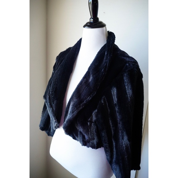 🎉HP🎉Black Faux Fur Stole Bolero Jkt Women's 2X