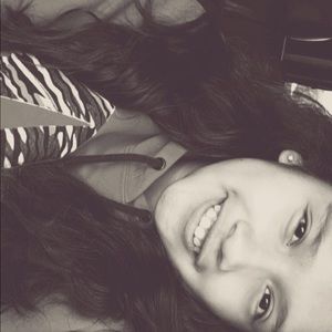 Meet your Posher, Anahi