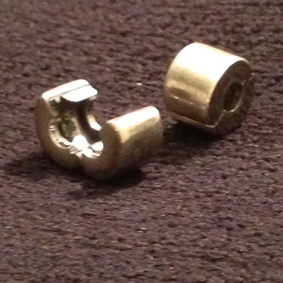 Authentic Pandora sterling silver clip charm.