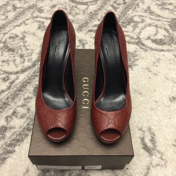 Gucci Shoes - GUCCI peep toe pumps!
