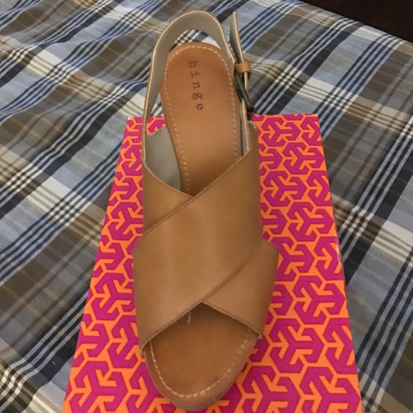 Hinge- Nude wedges