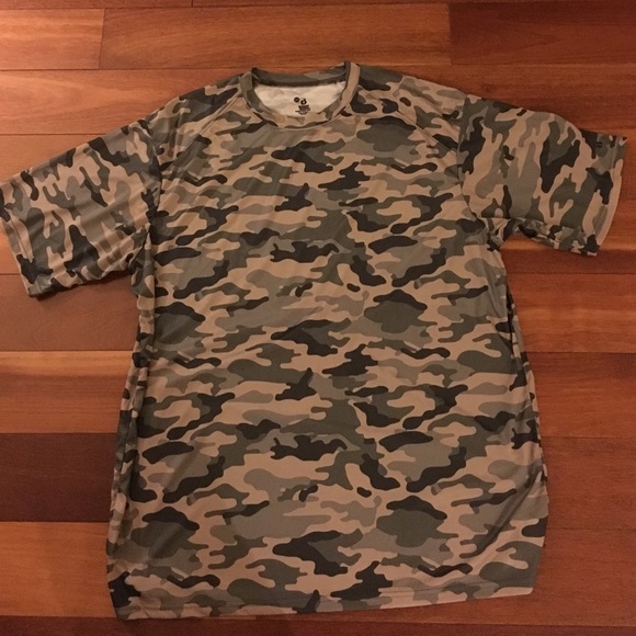 Badger Sports Other - 30% Off Bundles🦎Camouflage Shirt!