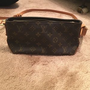 Louis Vuitton purse AUTHENTIC.