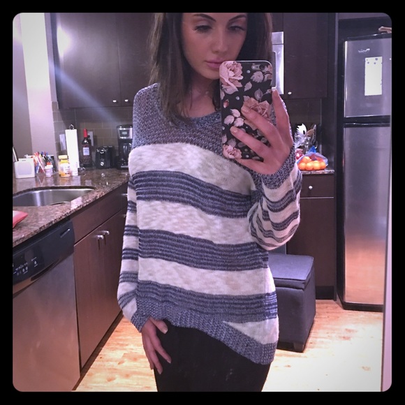 super cute blue & white striped sweater 💕