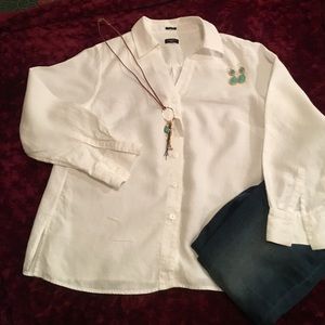 LINEN TALBOTS TOP! Such a classic!