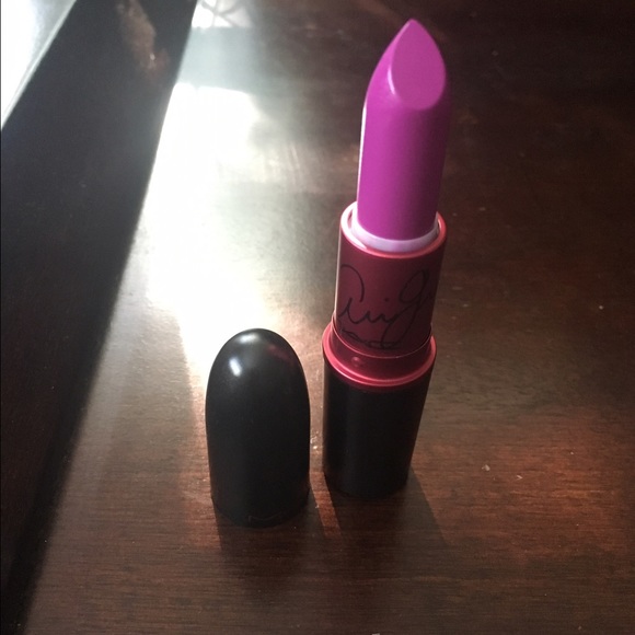 Mac Ariana Grande limited edition lipstick - Picture 1 of 2