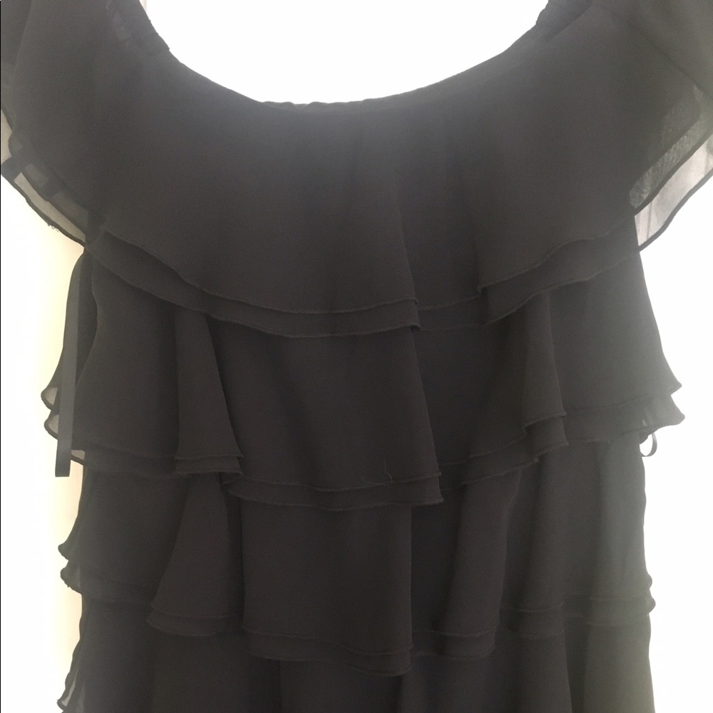 White House black market.  NWT Sz 6 w ruffles