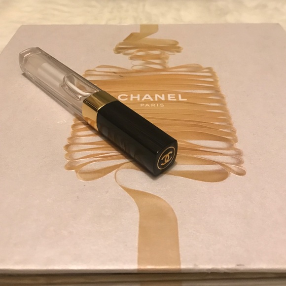 Chanel Plumping lipgloss