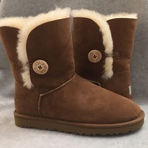 UGG Chestnut Short Bailey Button Boots