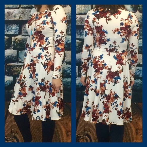 Ivory Floral fit and flared dress - Picture 3 of 4