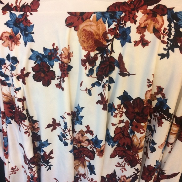 Ivory Floral fit and flared dress - Picture 4 of 4