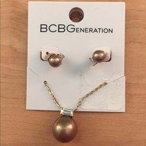 Gold ball matching necklace and earrings