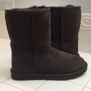 UGG Classic Short Chocolate Boot