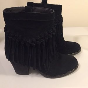 Sbicca suede fringe booties