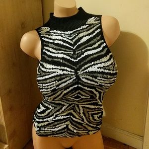 Black and white sequence top