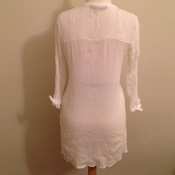 Must-Have White Button Down - Picture 4 of 4