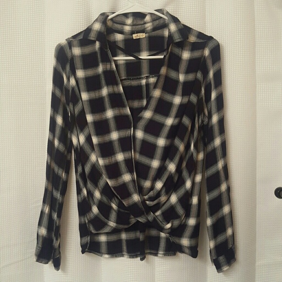 Bogo 30% off!! High low flannel blouse